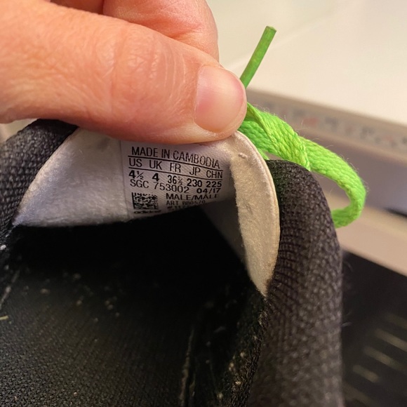 Adidas soccer cleats size 4 1/2 - Picture 5 of 7